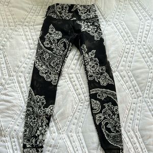Floral Black and White Leggings - Lululemon